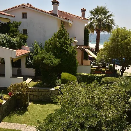 בית נופש Niki Sea Side Maisonette,